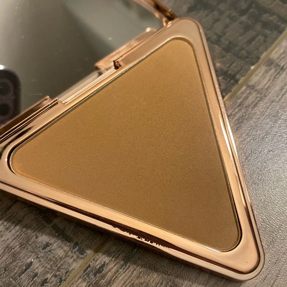 LYS Beauty No Limits Matte Bronzer In Motivate - Picture 4 of 4